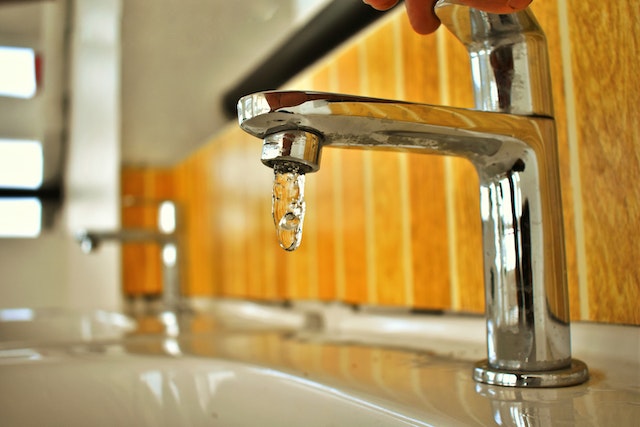 sink%20with%20water%20